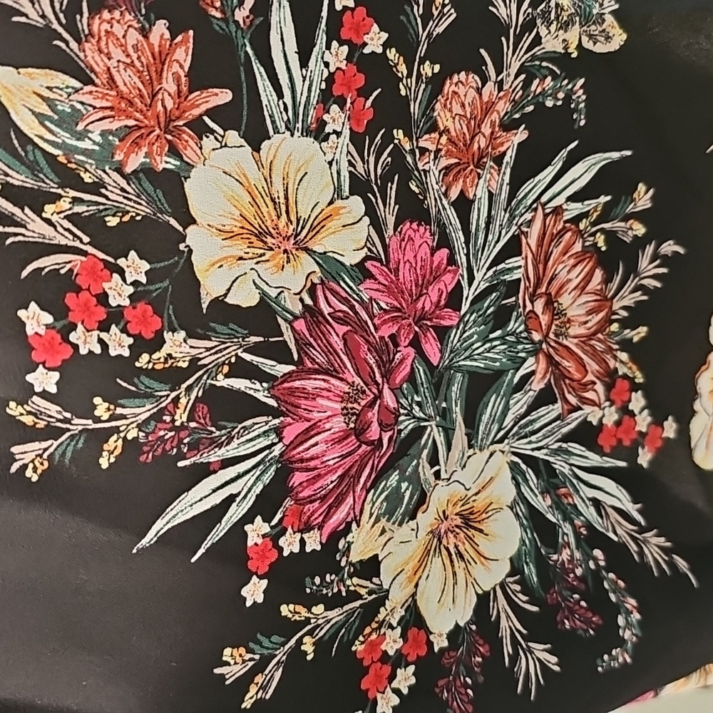 Torrid Floral Black Women's Top.size‎ 1X. Long Sleeves Covered Buttons. - Picture 5 of 11
